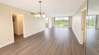 Welcome to this bright and spacious 3-bedroom, 2.5-bath unit - photo 2