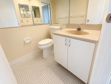 Welcome to this bright and spacious 3-bedroom, 2.5-bath unit - photo 3