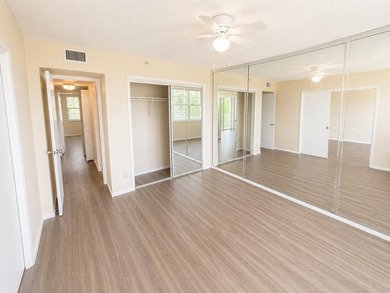 Welcome to this bright and spacious 3-bedroom, 2.5-bath unit - photo 8