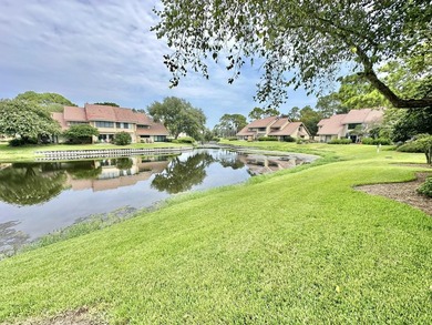 This beautiful Beachwalk Villa is being sold fully furnished and - photo 28