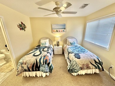This beautiful Beachwalk Villa is being sold fully furnished and - photo 34