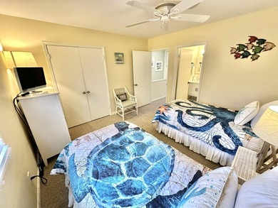 This beautiful Beachwalk Villa is being sold fully furnished and - photo 35