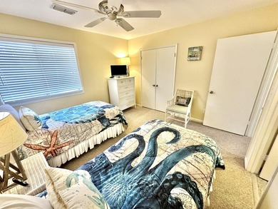 This beautiful Beachwalk Villa is being sold fully furnished and - photo 36
