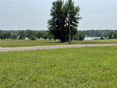 Large corner tier lot with Lake view! This lot is over 1/2-acre - photo 3