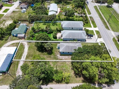 Completely renovated and full of charm, this beautiful 3-bedroom - photo 4