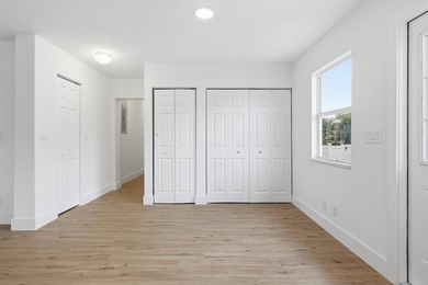 Completely renovated and full of charm, this beautiful 3-bedroom - photo 7