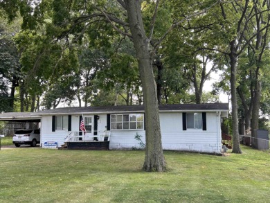 Chain O Lakes - Spring Lake Home Active Under Contract in East Dubuque Illinois
