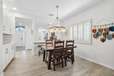 Fully renovated 2-bedroom, 2-bathroom townhouse in sought after - photo 5