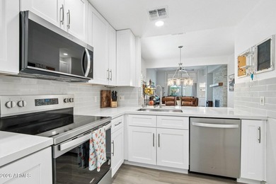 Fully renovated 2-bedroom, 2-bathroom townhouse in sought after - photo 10