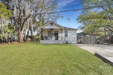 OVER 1600 RENOVATED SQUARE FEET SITUATED ON A DOUBLE LOT!! - photo 1
