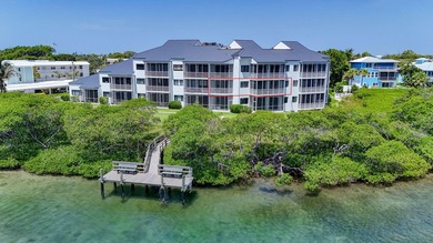 Enjoy over 1,460 sq. ft. of beautifully renovated Intracoastal - photo 2