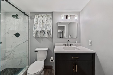 Beautifully updated 2-bedroom, 2-bath home with a versatile - photo 10