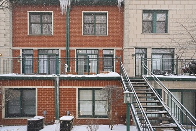 Lake Michigan - Cook County Townhome/Townhouse Active Under Contract in Chicago Illinois