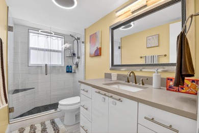 Ouah ! $1 Million view ! Don't miss the opportunity to own your