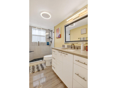 Ouah ! $1 Million view ! Don't miss the opportunity to own your