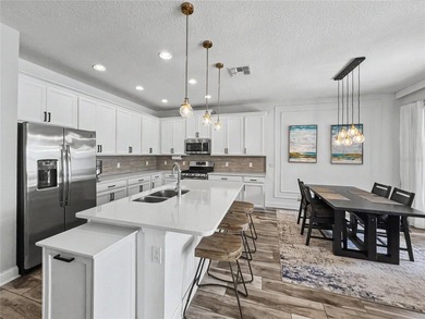 Welcome to this beautifully maintained 3-bedroom, 2-bath home - photo 9