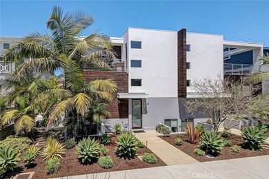 Front unit townhouse. Tons of natural light throughout the house - photo 2