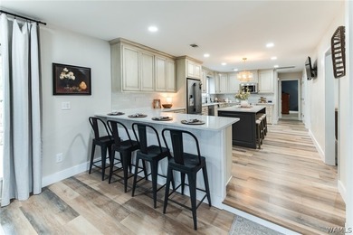 Beautifully updated 5 bedroom, 3.5 bath home with approx 3 - photo 11