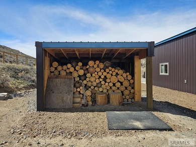 This custom-built Barn dominium on 1.5 acres of fully fenced - photo 12