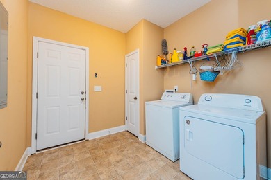 Welcome to your ideal retreat at Lake Sinclair, offering space - photo 13