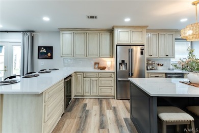 Beautifully updated 5 bedroom, 3.5 bath home with approx 3 - photo 13