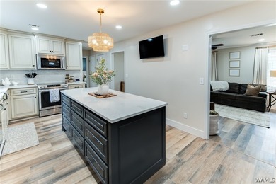 Beautifully updated 5 bedroom, 3.5 bath home with approx 3 - photo 14