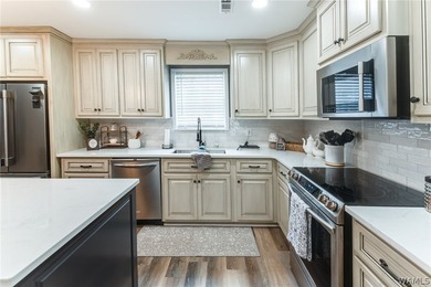 Beautifully updated 5 bedroom, 3.5 bath home with approx 3 - photo 15