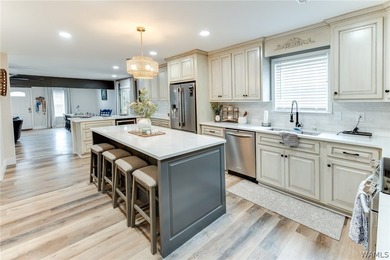 Beautifully updated 5 bedroom, 3.5 bath home with approx 3 - photo 16