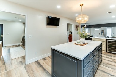 Beautifully updated 5 bedroom, 3.5 bath home with approx 3 - photo 17