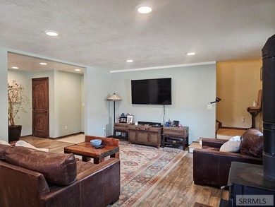 This custom-built Barn dominium on 1.5 acres of fully fenced - photo 18