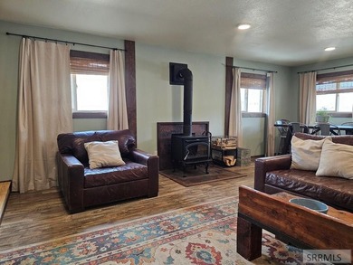 This custom-built Barn dominium on 1.5 acres of fully fenced - photo 20