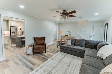 Beautifully updated 5 bedroom, 3.5 bath home with approx 3 - photo 21