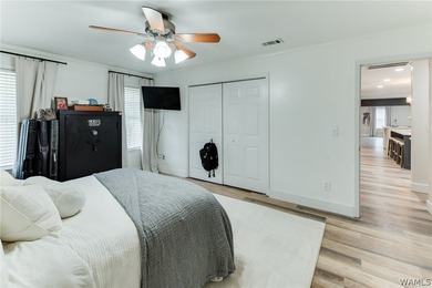 Beautifully updated 5 bedroom, 3.5 bath home with approx 3 - photo 23