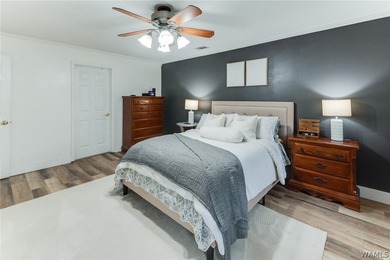 Beautifully updated 5 bedroom, 3.5 bath home with approx 3 - photo 25