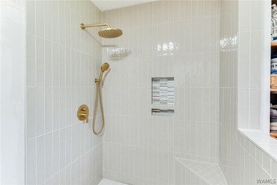 Beautifully updated 5 bedroom, 3.5 bath home with approx 3 - photo 27