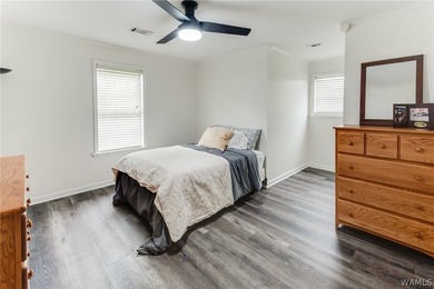 Beautifully updated 5 bedroom, 3.5 bath home with approx 3 - photo 29