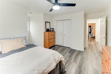 Beautifully updated 5 bedroom, 3.5 bath home with approx 3 - photo 30