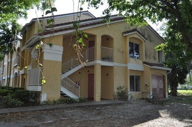 Private location. Spacious 2/2 on first-floor corner unit over - photo 1