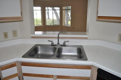 Private location. Spacious 2/2 on first-floor corner unit over - photo 2