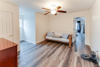 Beautifully updated 5 bedroom, 3.5 bath home with approx 3 - photo 32