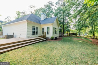 Welcome to your ideal retreat at Lake Sinclair, offering space - photo 33