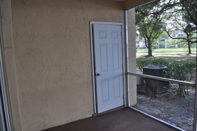 Private location. Spacious 2/2 on first-floor corner unit over - photo 3