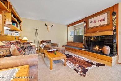 This well-appointed ground-floor unit in the Cottonwoods offers - photo 3