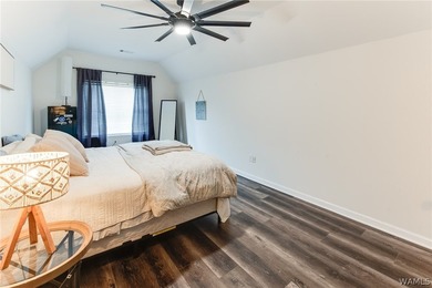 Beautifully updated 5 bedroom, 3.5 bath home with approx 3 - photo 34
