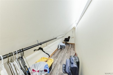 Beautifully updated 5 bedroom, 3.5 bath home with approx 3 - photo 35