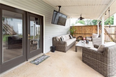 Beautifully updated 5 bedroom, 3.5 bath home with approx 3 - photo 36