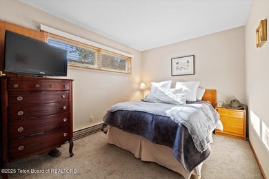 This well-appointed ground-floor unit in the Cottonwoods offers - photo 10