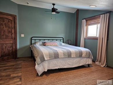 This custom-built Barn dominium on 1.5 acres of fully fenced - photo 41