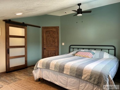 This custom-built Barn dominium on 1.5 acres of fully fenced - photo 42