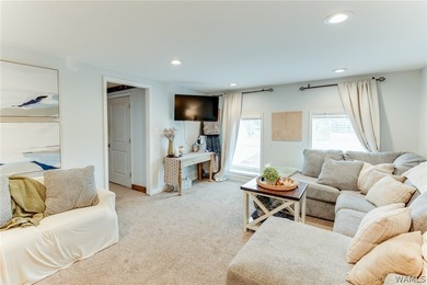 Beautifully updated 5 bedroom, 3.5 bath home with approx 3 - photo 43